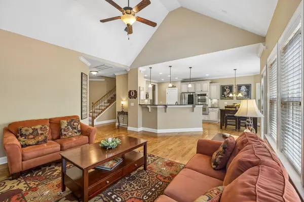 6013 Christmas Dr, Nolensville, TN 37135