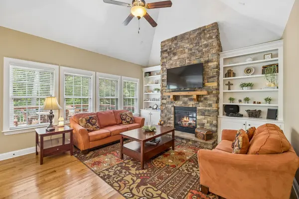 6013 Christmas Dr, Nolensville, TN 37135