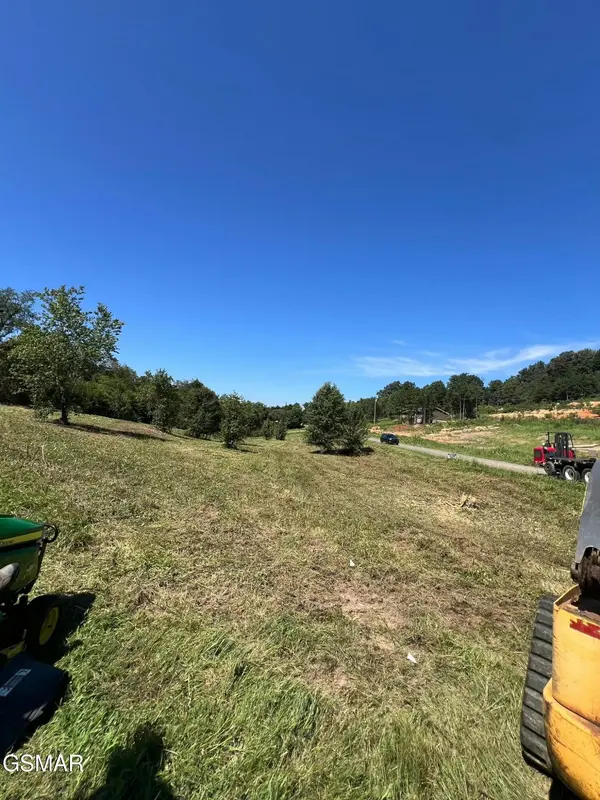 615 Green Hill Road, Dandridge, TN 37725