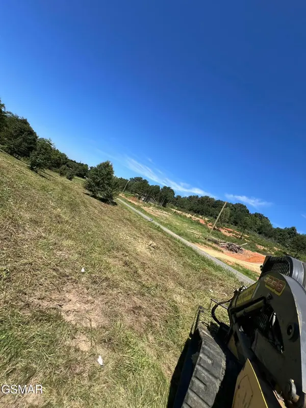 615 Green Hill Road, Dandridge, TN 37725
