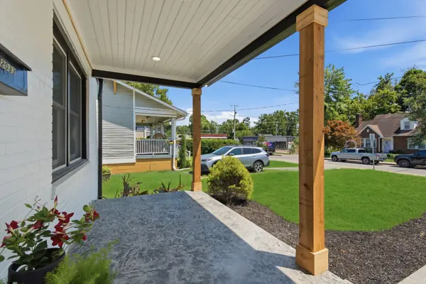 2033 Greenwood Ave, Nashville, TN 37206