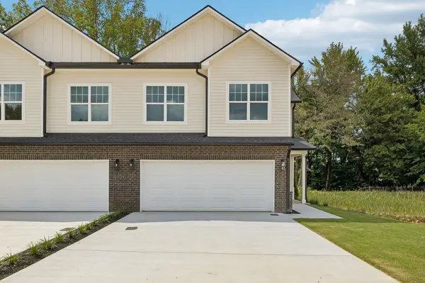 1052 Stagecoach Dr, White House, TN 37188