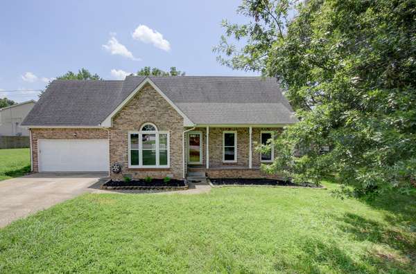 180 Kings Deer Dr, Clarksville, TN 37042