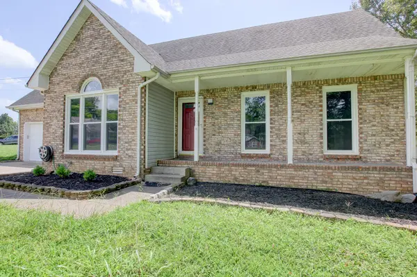 180 Kings Deer Dr, Clarksville, TN 37042