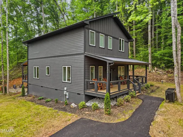 2825 Whisper Creek Lane, Sevierville, TN 37862