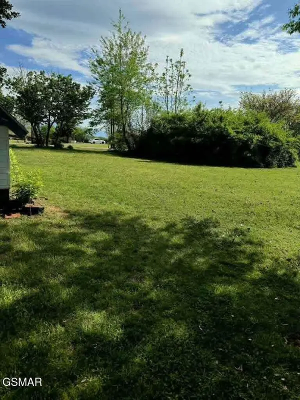 25 New Center Drive, Sevierville, TN 37876