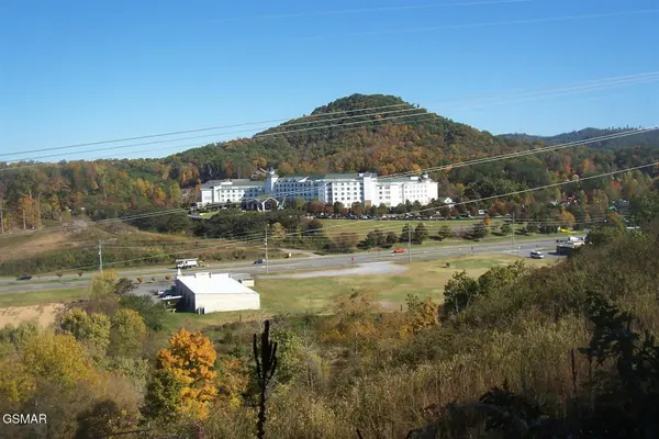 4 Veterans Blvd, Pigeon Forge, TN 37863