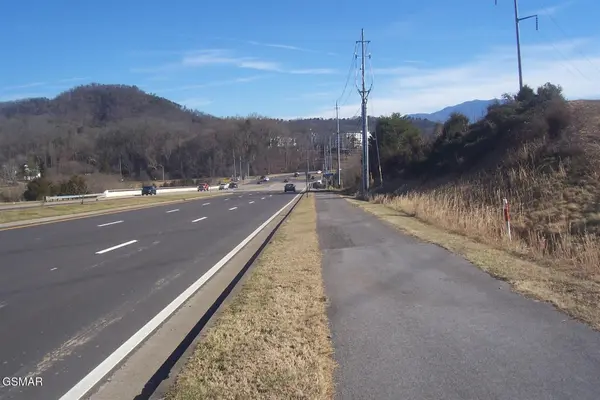 4 Veterans Blvd, Pigeon Forge, TN 37863