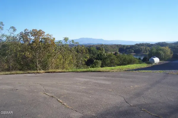 20 Scott St, Sevierville, TN 37876