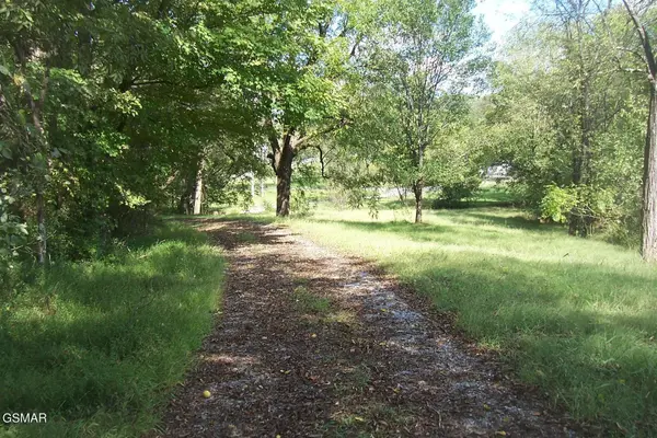 21 Chapman Highway, Seymour, TN 37865