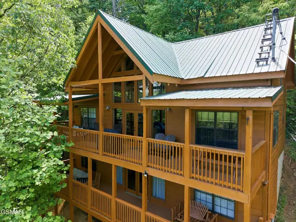 1346 N Baden Drive, Gatlinburg, TN 37738