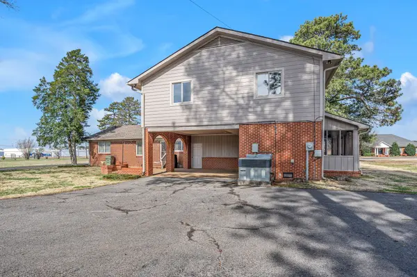 335 Robins St, Lawrenceburg, TN 38464