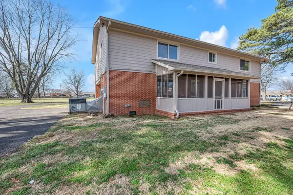 335 Robins St, Lawrenceburg, TN 38464