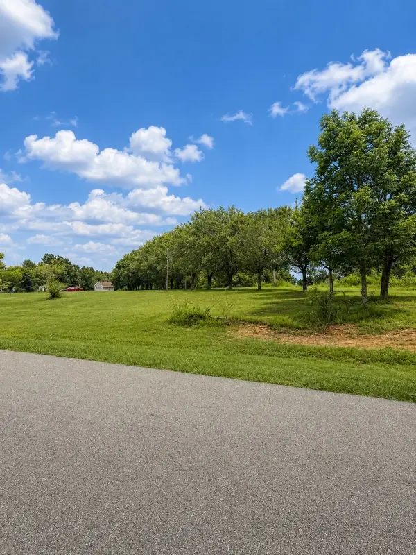 118 Steeplechase Dr, Smithville, TN 37166