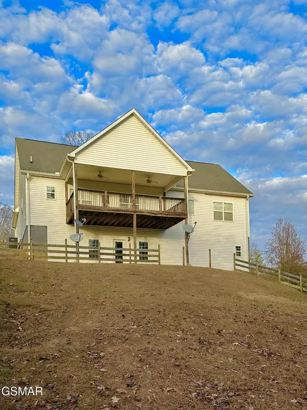 144 Burning Oaks Dr, Sevierville, TN 37876