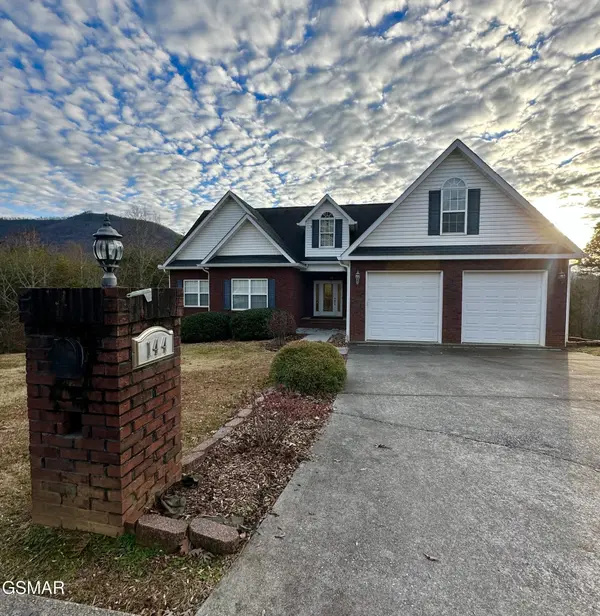 144 Burning Oaks Dr, Sevierville, TN 37876