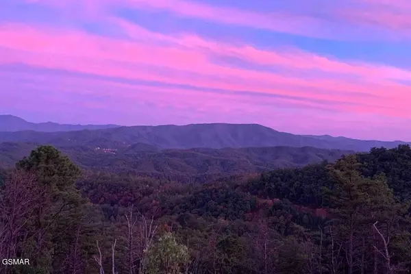 2086 Bluff Mountain Road, Sevierville, TN 37876