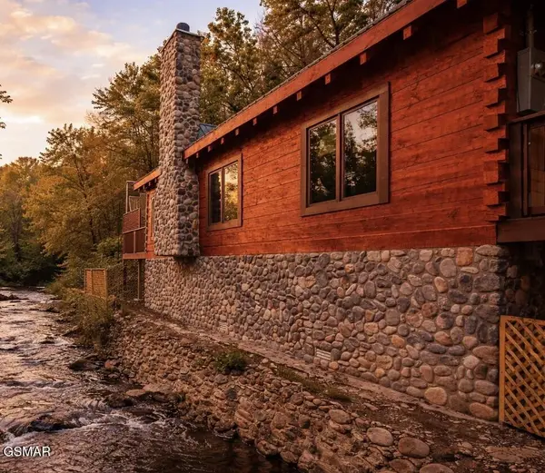 289 Roaring Fork Road, Gatlinburg, TN 37738