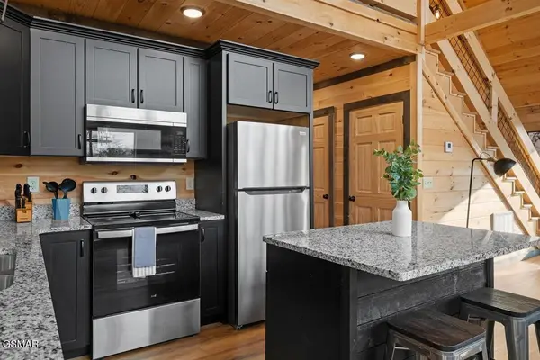 2304 Wingspan Drive, Sevierville, TN 37876