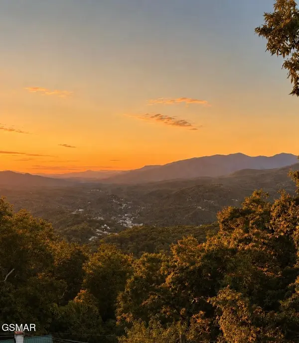 1274 Bear Cub Way, Gatlinburg, TN 37738