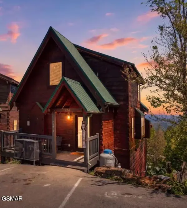 1274 Bear Cub Way, Gatlinburg, TN 37738