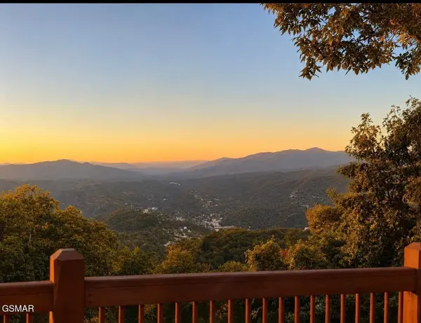 1274 Bear Cub Way, Gatlinburg, TN 37738