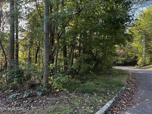 18 Revere Ave, Clinton, TN 37716