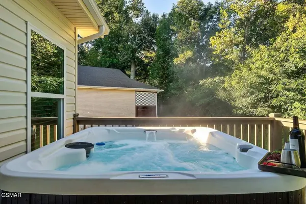 2012 Slippery Rock Circle, Sevierville, TN 37862