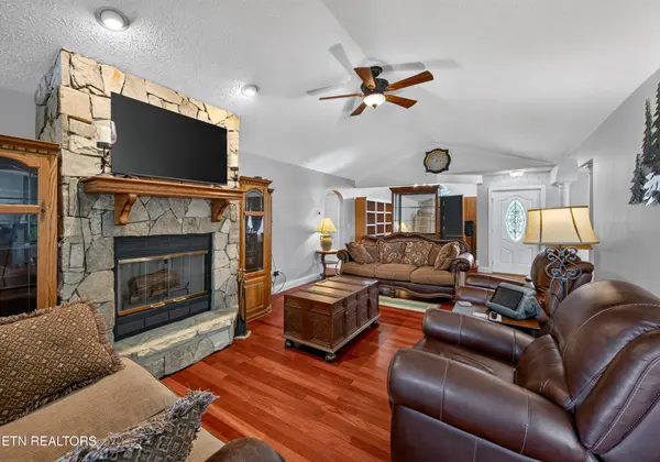 1339 Jim Fain Rd, Sevierville, TN 37876