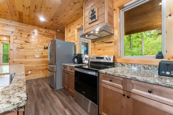 2932 Ginas Way, Sevierville, TN 37862