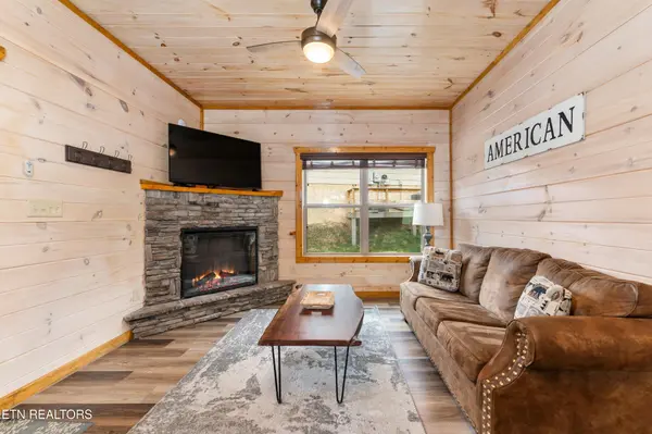 911 Osprey Way, Pigeon Forge, TN 37863