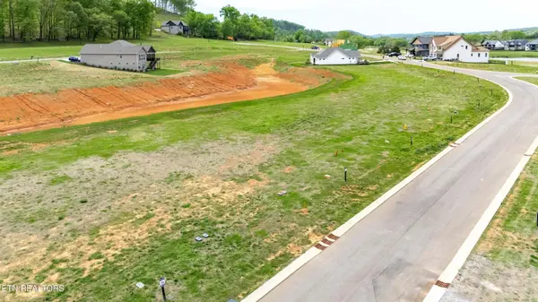 696 Black Bear Circle, Loudon, TN 37774