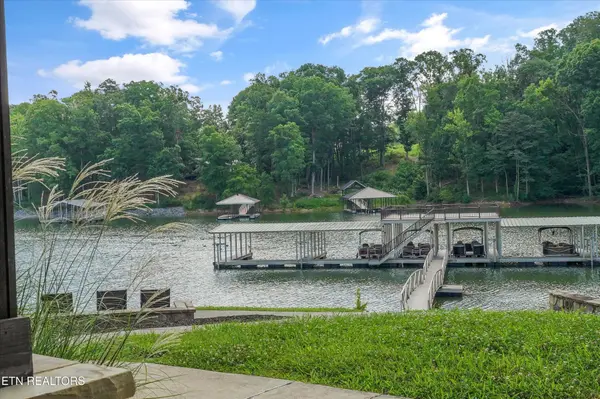 964 Deerwood Drive, Dandridge, TN 37725