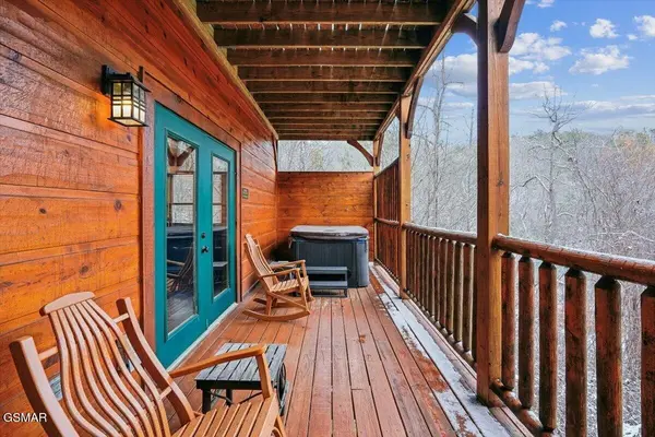 889 Great Smoky Way, Gatlinburg, TN 37738