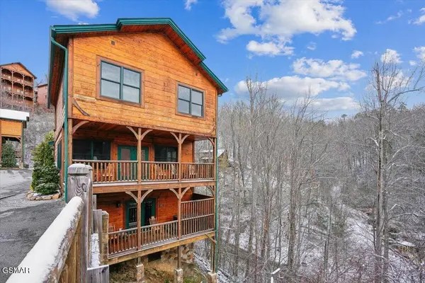 889 Great Smoky Way, Gatlinburg, TN 37738