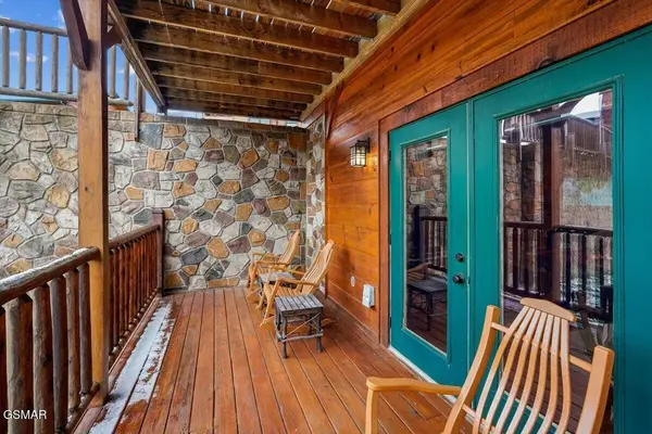 889 Great Smoky Way, Gatlinburg, TN 37738