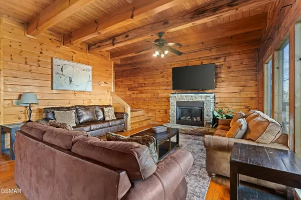 950 Black Bear Cub Way, Sevierville, TN 37862