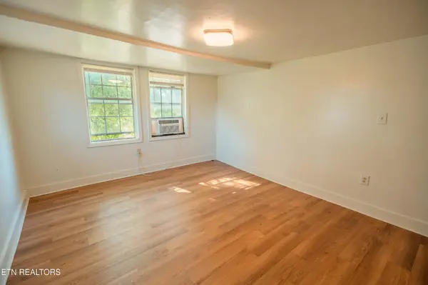 2430 Parkview Ave, Knoxville, TN 37917