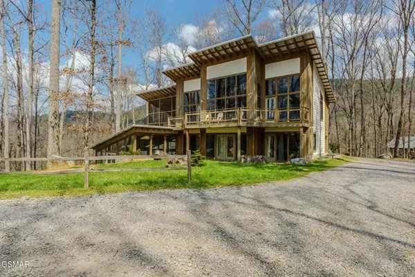3721 Clabo Mountain Lane, Sevierville, TN 37862