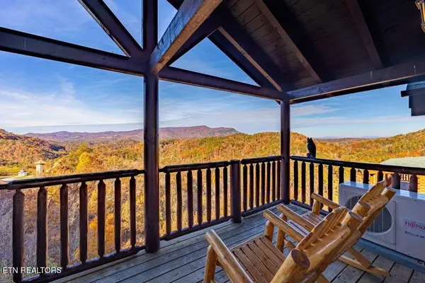 922 Black Bear Cub Way, Sevierville, TN 37862