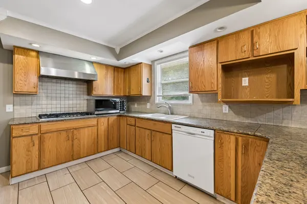 1041 Forest Harbor Dr, Hendersonville, TN 37075