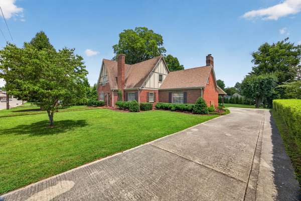 304 S College St, Smithville, TN 37166