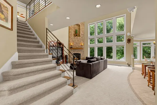 100 Lakecrest Cir, Hendersonville, TN 37075