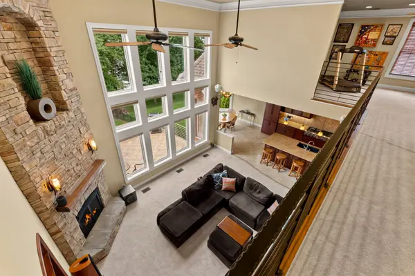 100 Lakecrest Cir, Hendersonville, TN 37075