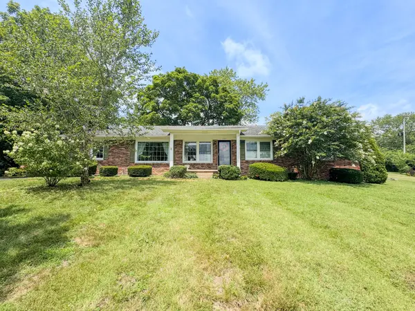 830 Royal Elm Cir, Hartsville, TN 37074