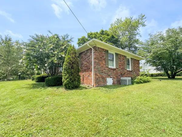 830 Royal Elm Cir, Hartsville, TN 37074