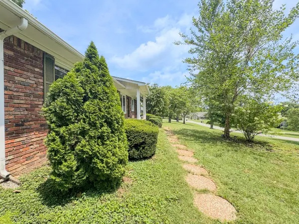 830 Royal Elm Cir, Hartsville, TN 37074
