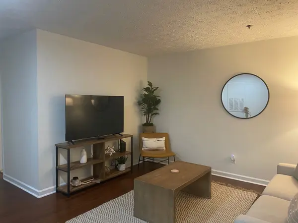 1808 State St #211, Nashville, TN 37203