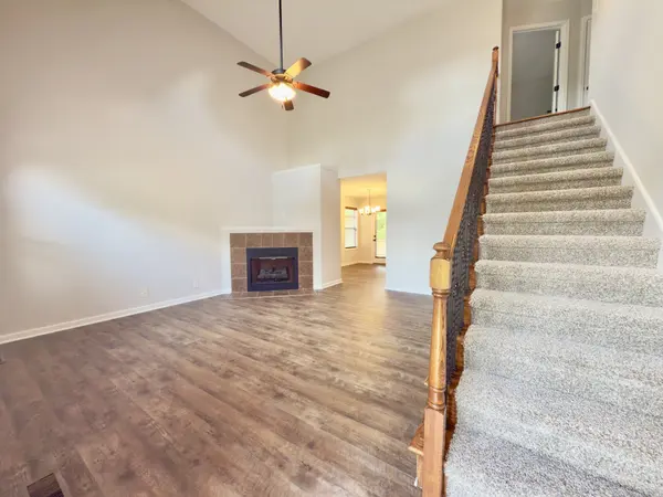 638 Hidden Valley Dr, Clarksville, TN 37040