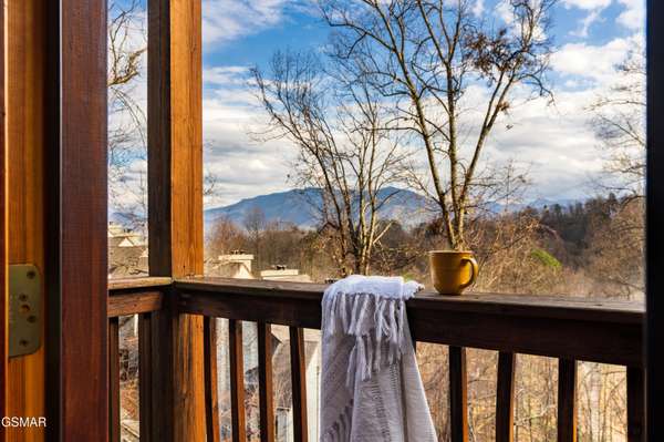 1167 Upper Alpine Way, Gatlinburg, TN 37738
